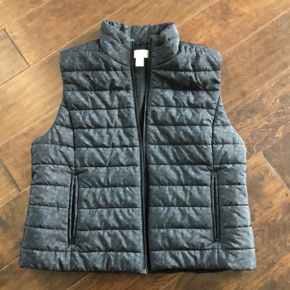 LOFT puffy vest - great condition! Has pockets🙃